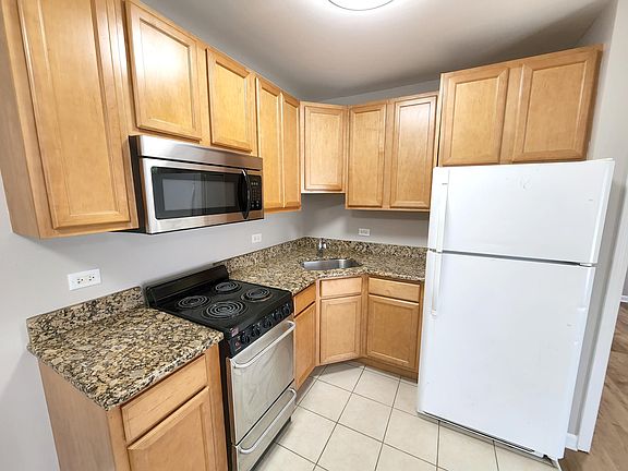 2nd image of 701 E Maple Ave APT B