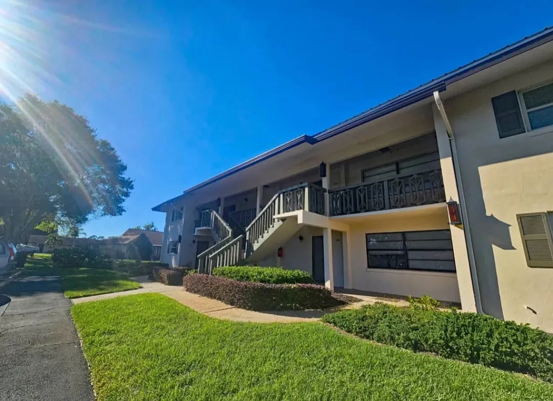 1 bed, 996 sqft, $1,000 — Photo 2