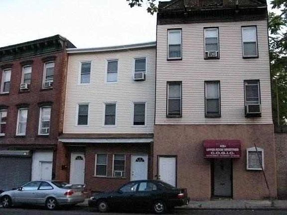 3rd image of 527 Communipaw Ave