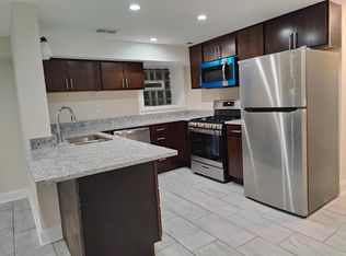 1845 W Greenleaf Ave #B, Chicago, IL 60626