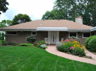 7058 N Fairchild Cir, Fox Pt, WI 53217