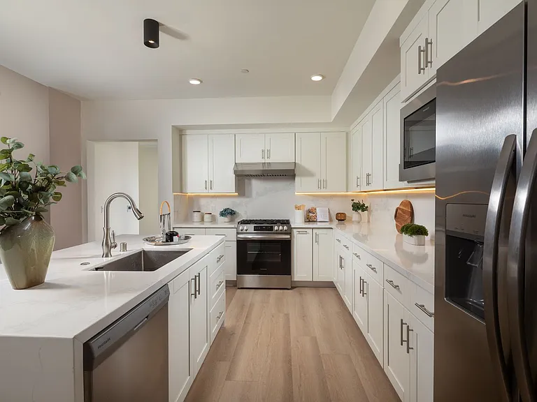 APT 123 CHAPEL AVE — Photo 54