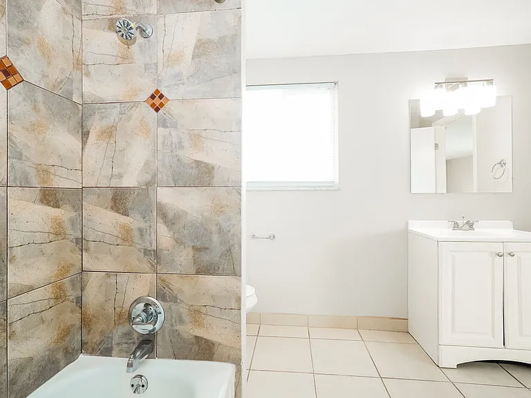 2422 Salem Ave — Photo 15