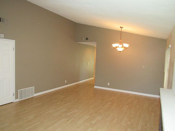 3rd image of 4400 Palmdale St