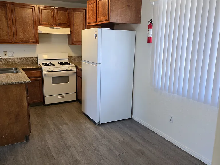349 S Ashford Ave — Photo 17