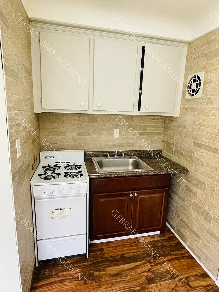 11018 Hayes St — Photo 4