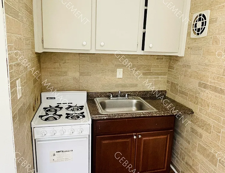 11018 Hayes St — Photo 4