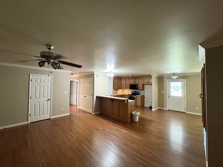 1052 Brownsboro Rd — Photo 6