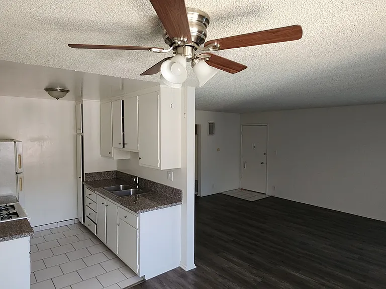 5040 Tujunga Ave #7 — Photo 2