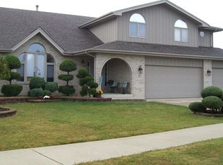 8457 Fairfield Ln, Tinley Park, IL 60487
