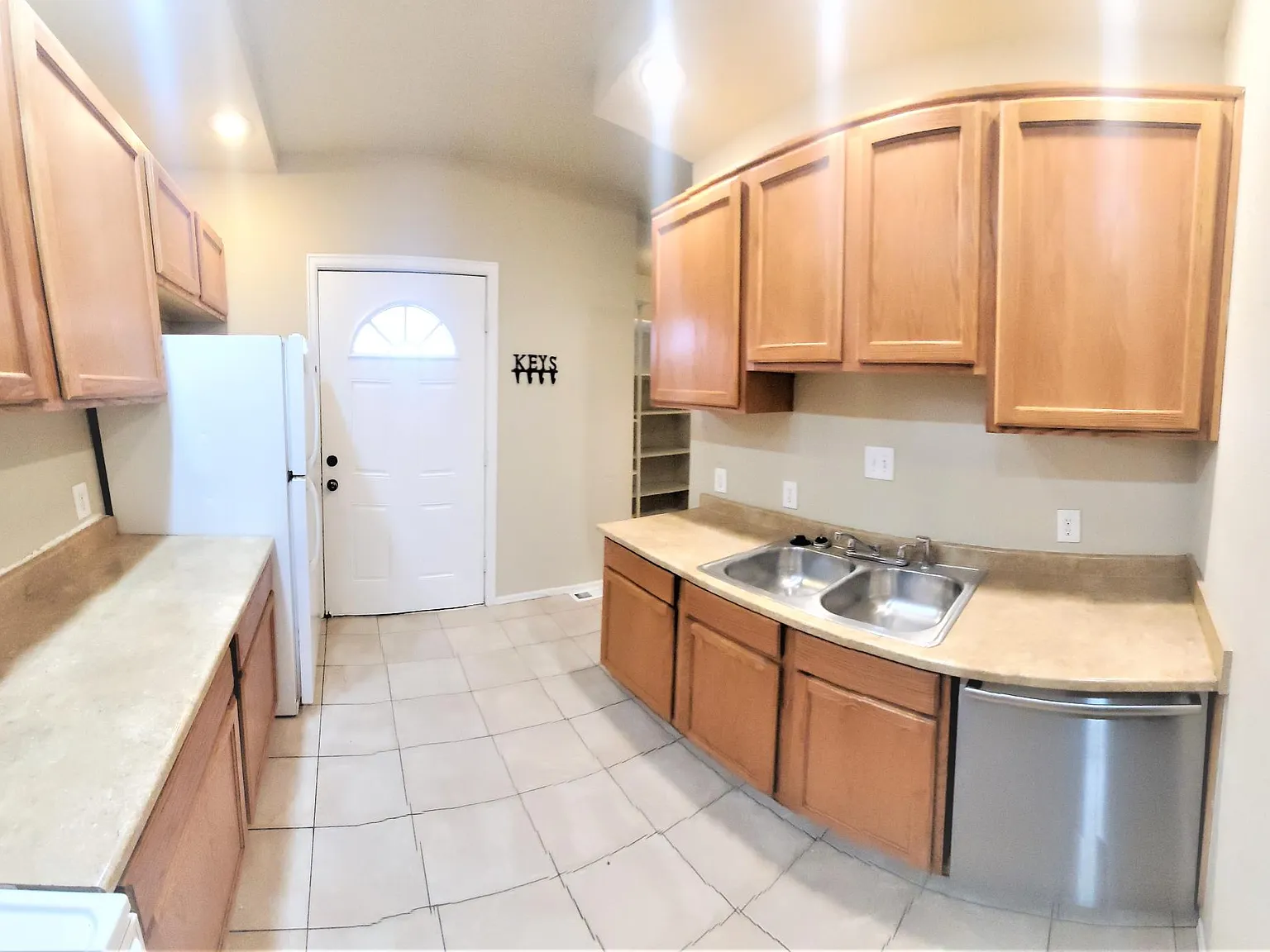 2 bed, 820 sqft, $2,250 — Photo 2