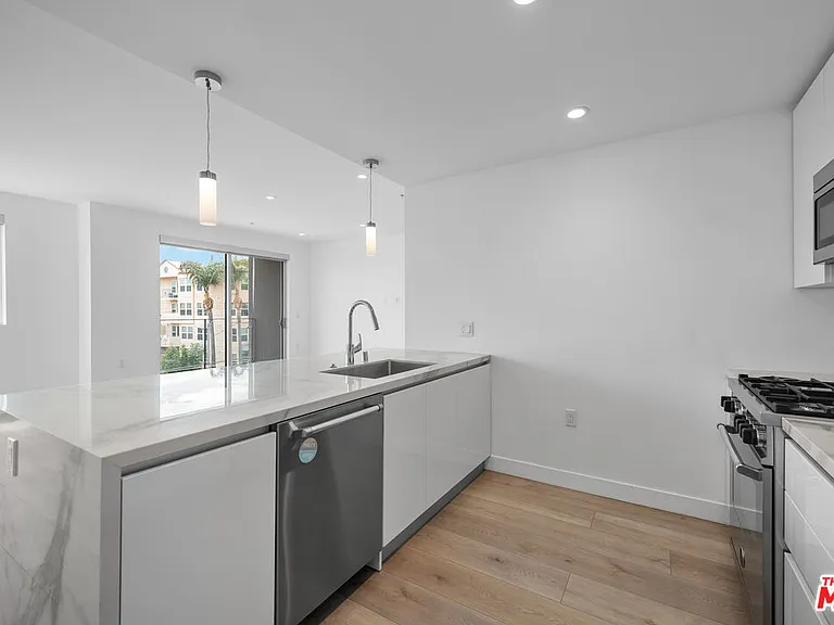 957 Figueroa Ter #307 — Photo 9
