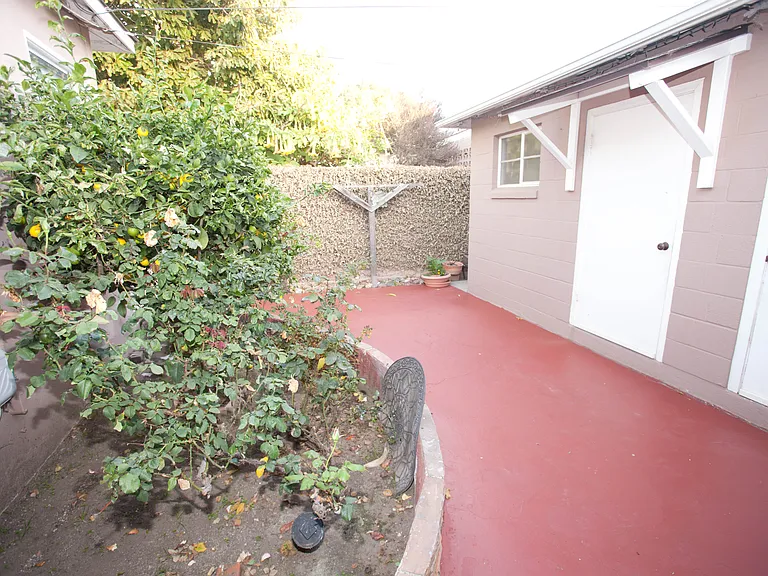 404 E Orange St — Photo 31