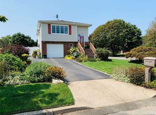 16 Sandra Dr, East Patchogue, NY 11772