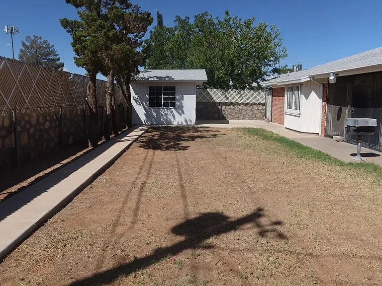 10345 Biscaine St — Photo 30