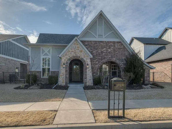 1909 Plaza District Dr, Edmond, OK 73034