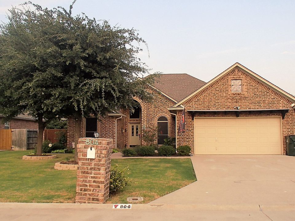1st image of 804 N Tejas Dr