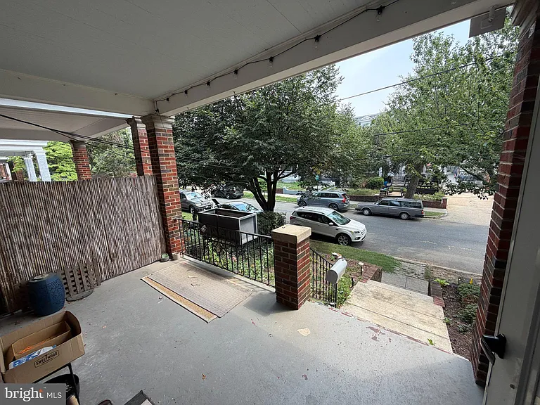 2410 39th St NW — Photo 2