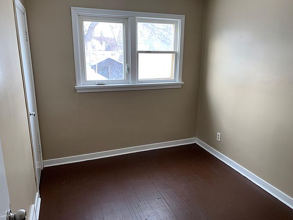3rd image of 1252 McTavish St