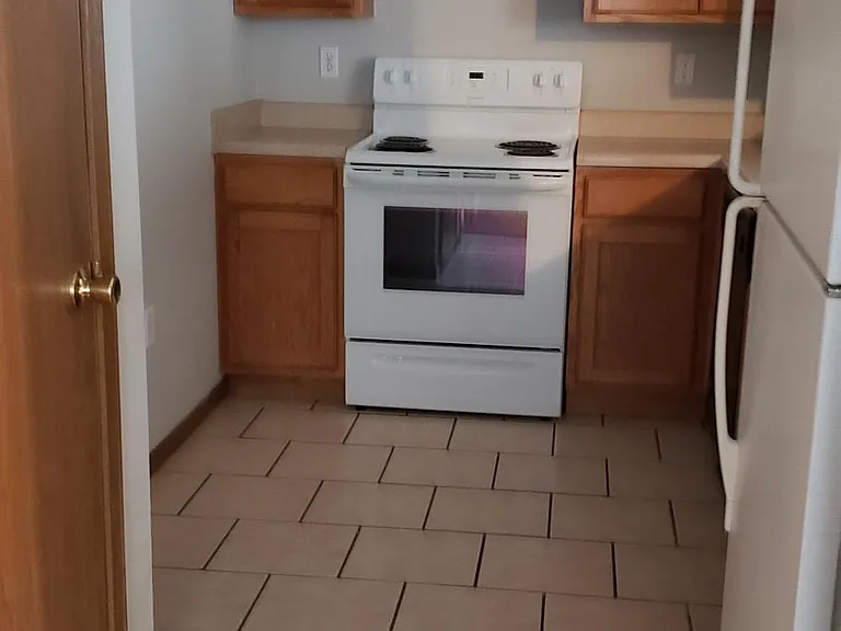 1114 Augusta Ln — Photo 7