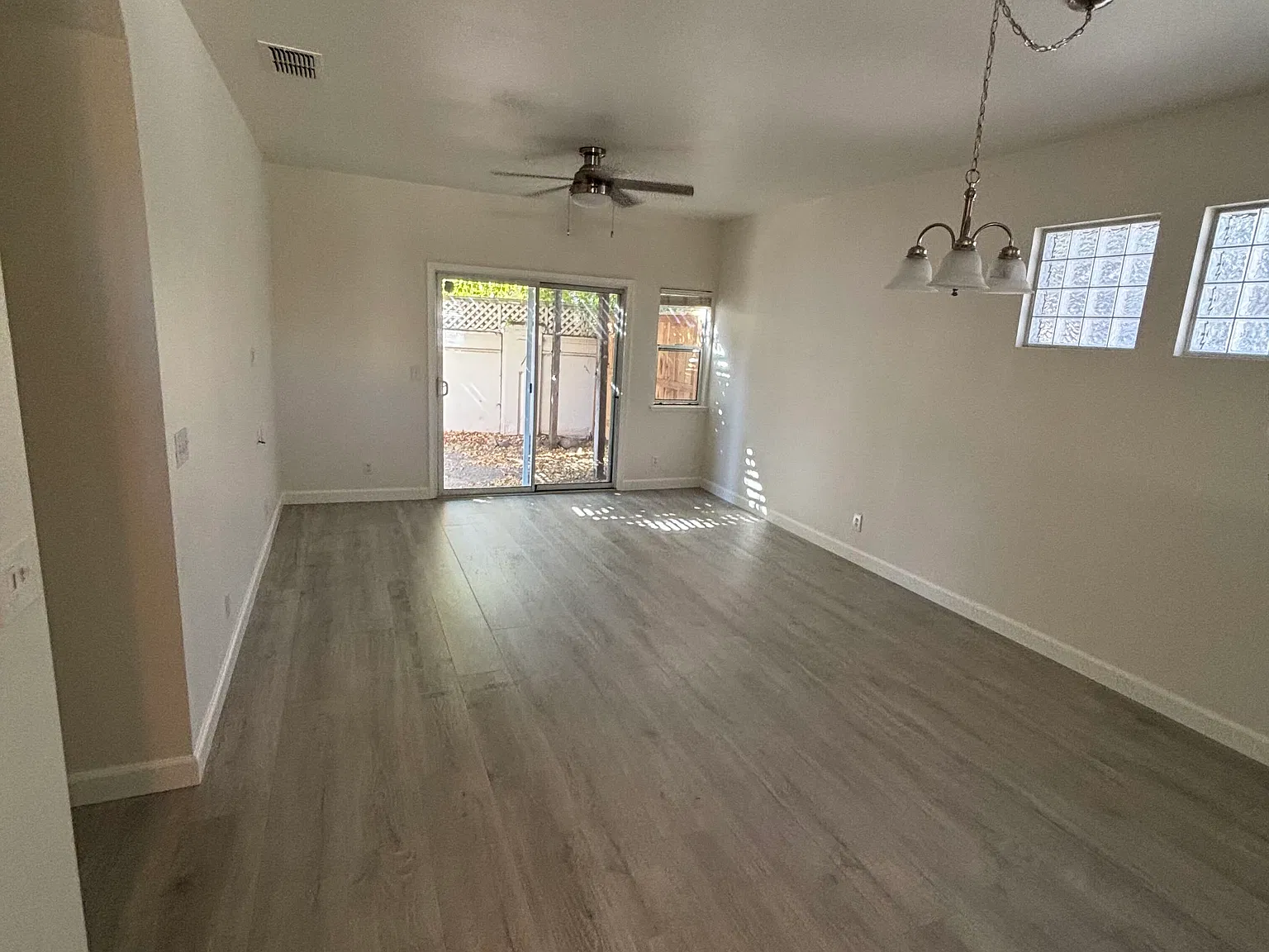 3 bed, 1150 sqft, $2,950 — Photo 4