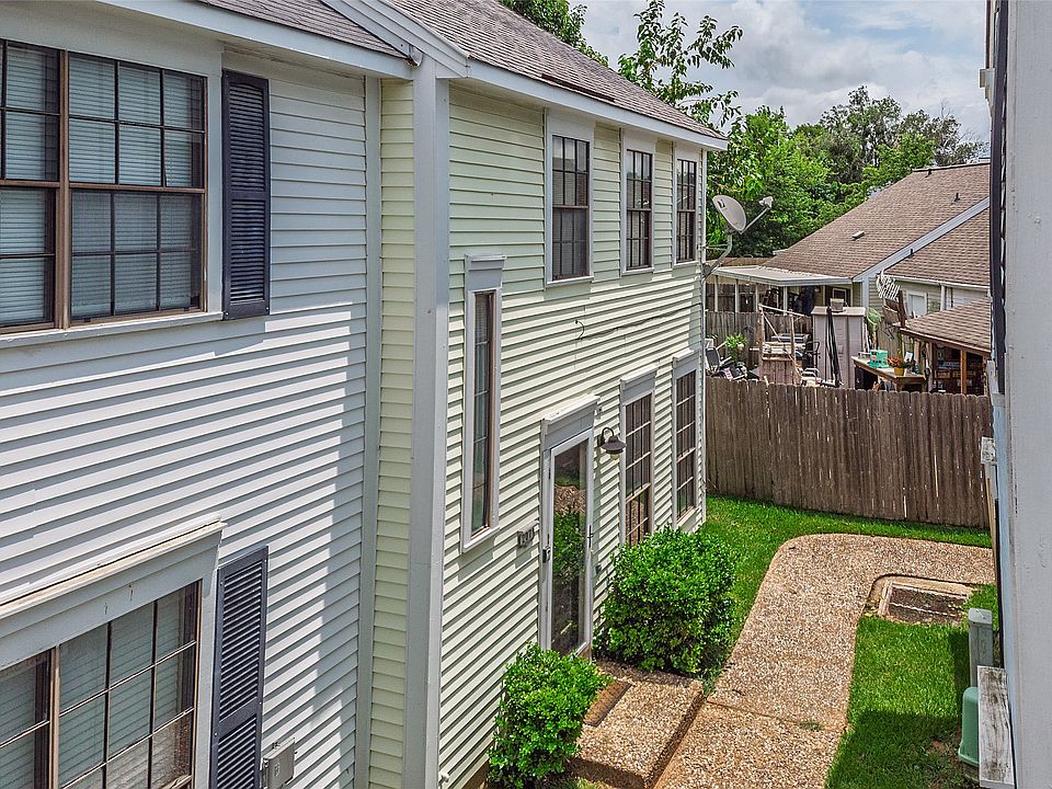 1st image of 207 Settlers Park Dr