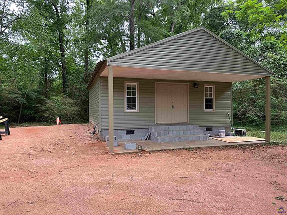 3rd image of 124 Glen Oaks Rd