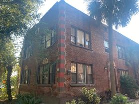 2738 Riverside Ave