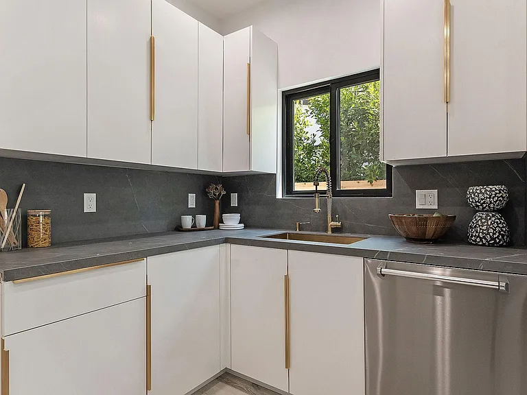 622 N Gardner St — Photo 25