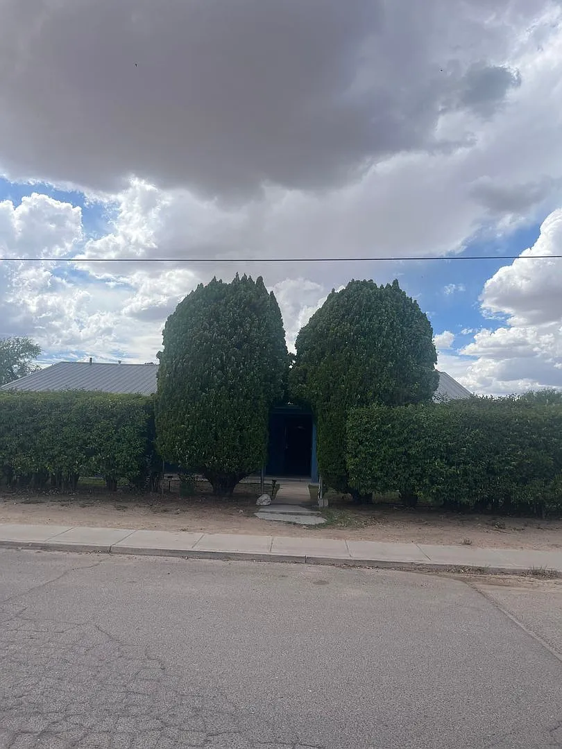 Charming 4 Bedroom 2 Bathroom home in the middle of Benson AZ. — Photo 2