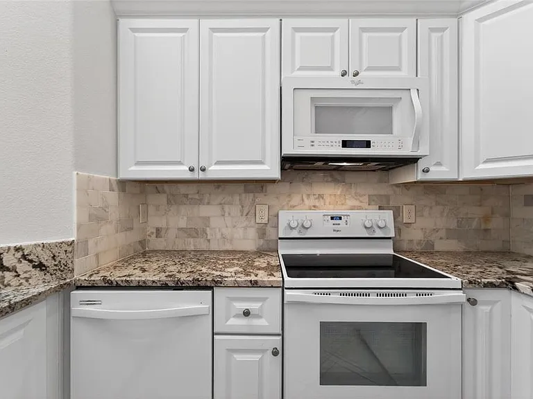 658 Green Valley Rd #B3 — Photo 27