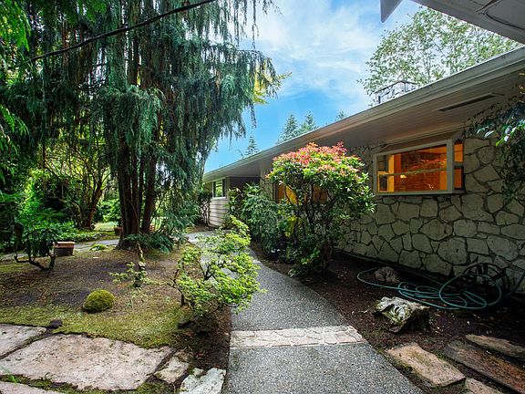 4th image of 10304 112th Ave NE