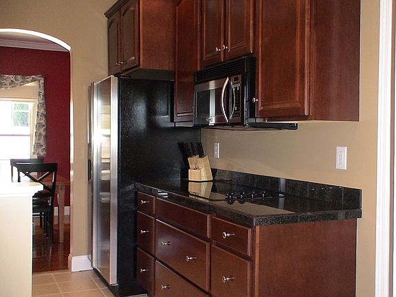 Gourmet Kitchen w/granit countertops and stainless steel appliances