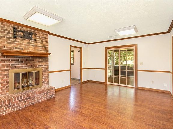 3rd image of 200 Shadowood Ln