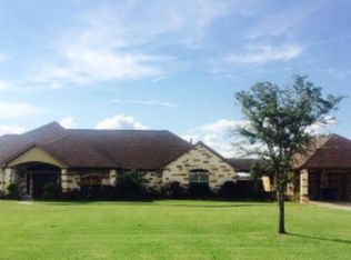 910 Vanderbilt Rd, Edna, TX 77957