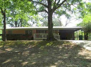 211 Hubbard Dr, Henderson, TX 75652