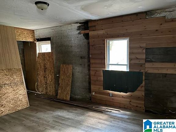 4th image of 705 Pine St