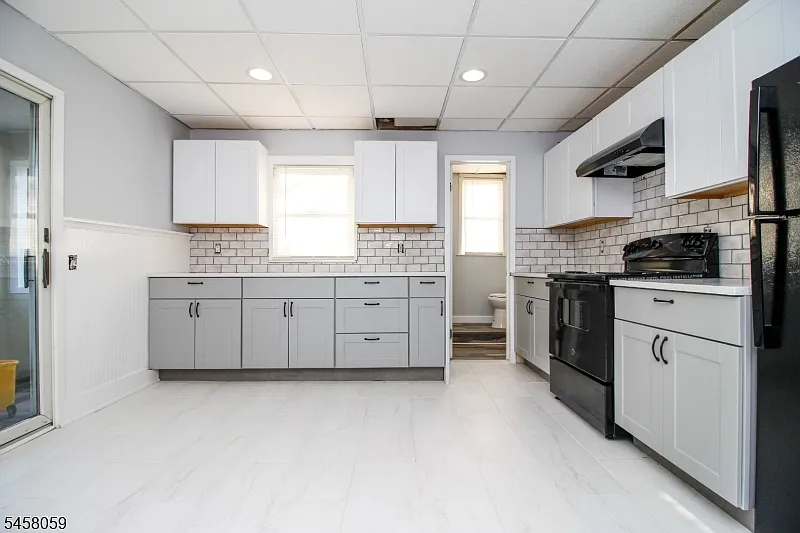 3 bed, 1.5 bath, 1800 sqft, $3,200 — Photo 3