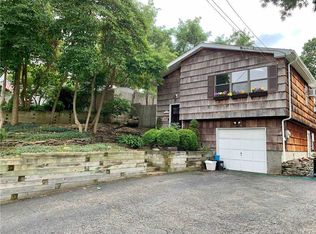 16 Beech Ave, Farmingville, NY 11738