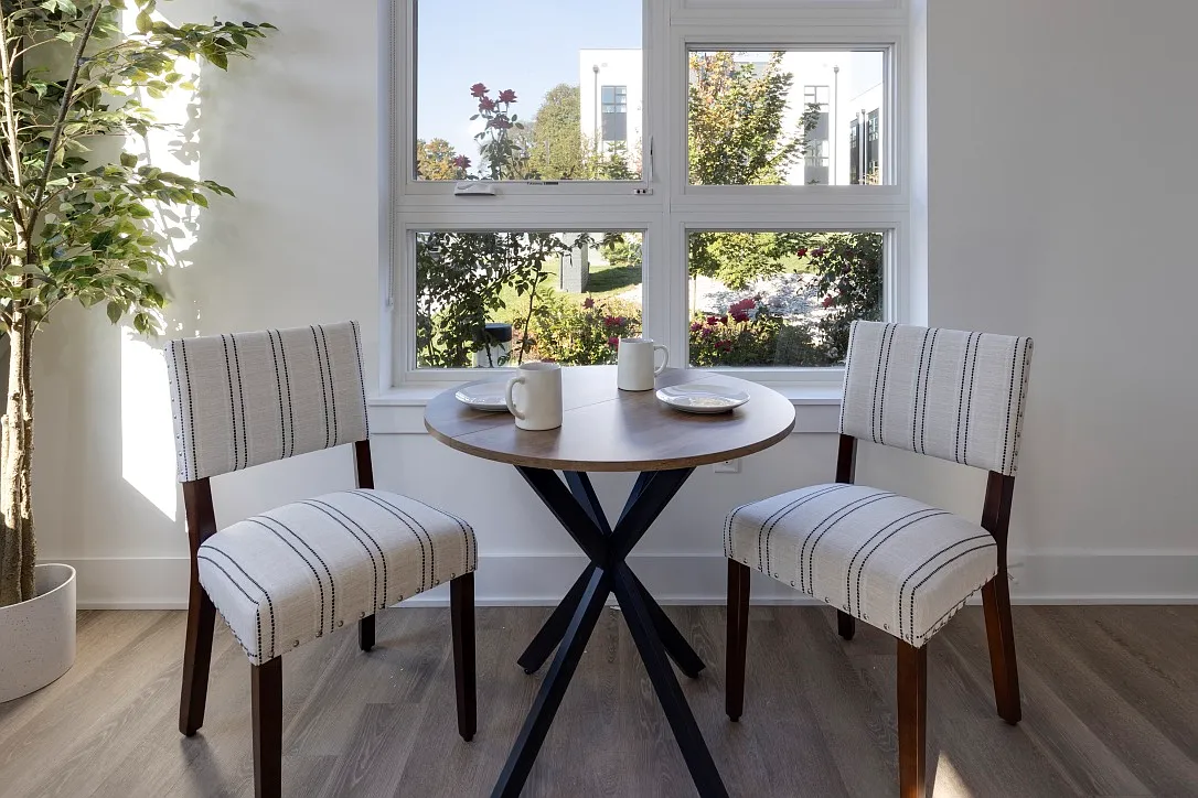 2 bed, 1301 sqft, $3,400 — Photo 4