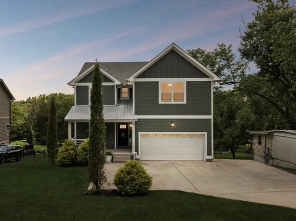 326 Twin Cove Dr, Lebanon, TN 37087