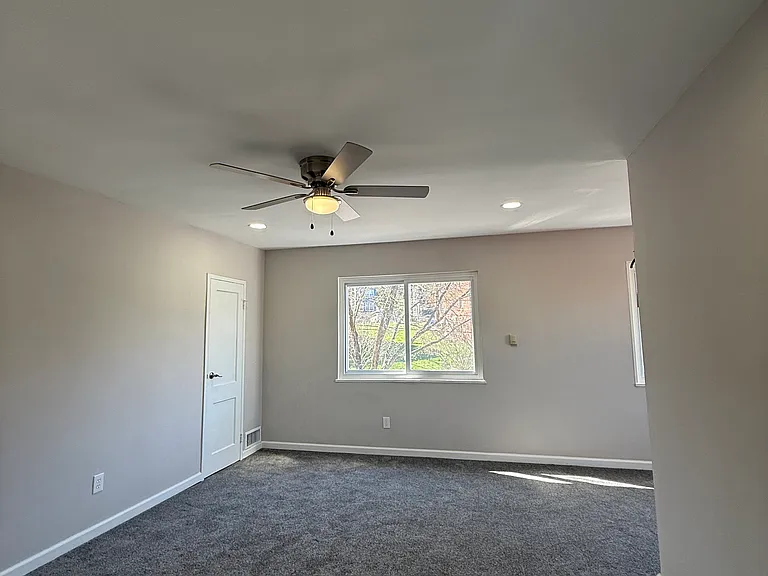 142 Joliet St SW #B — Photo 5