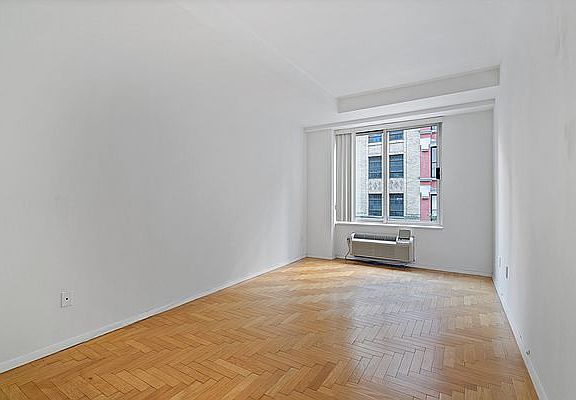 4th image of 170 E 87th St APT W3d