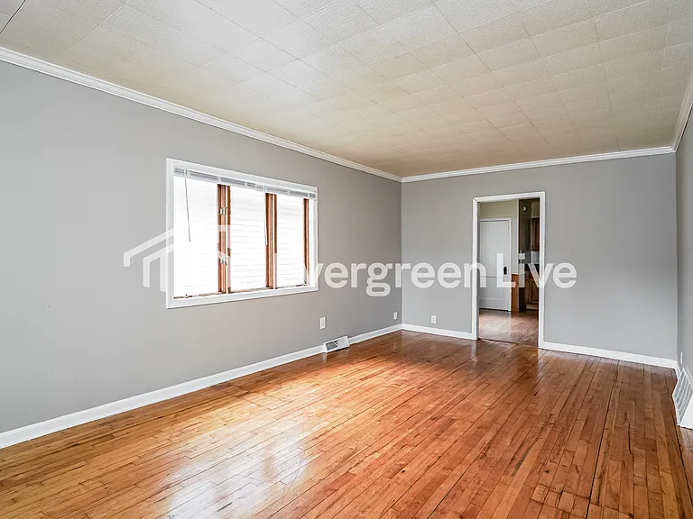 315 S 60th St — Photo 5