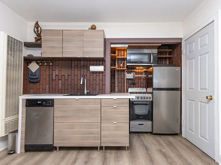 N Ogden Dr — Photo 10