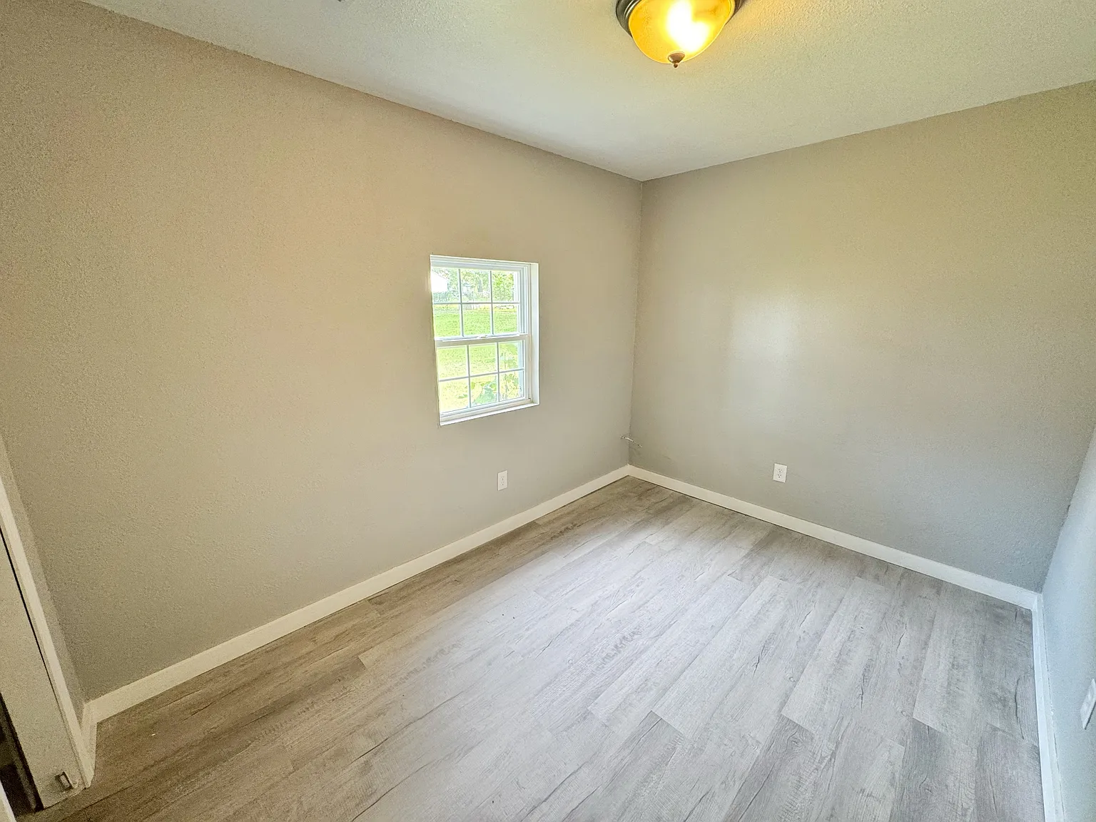 209 South Graham Street - B — Photo 3