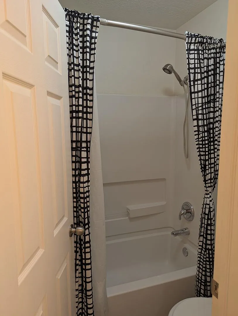 Beautiful 3 Bedroom Condo in Sandy! — Photo 4