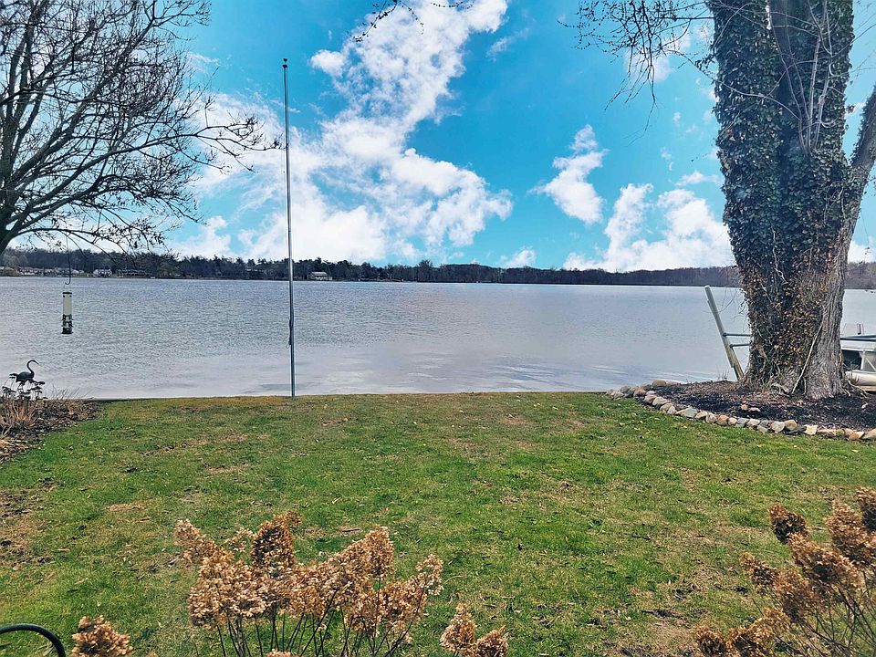 1st image of 10696 N Grove Rd