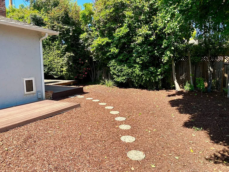 1052 Clark Ave — Photo 29