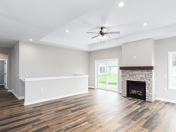 5th image of 940 Kings Dr